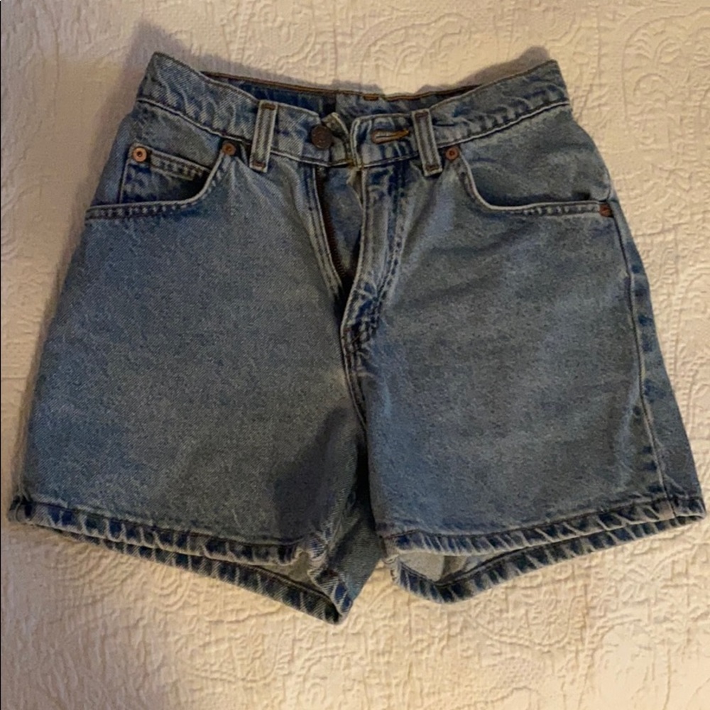 Vintage high waisted levi blue jean shorts